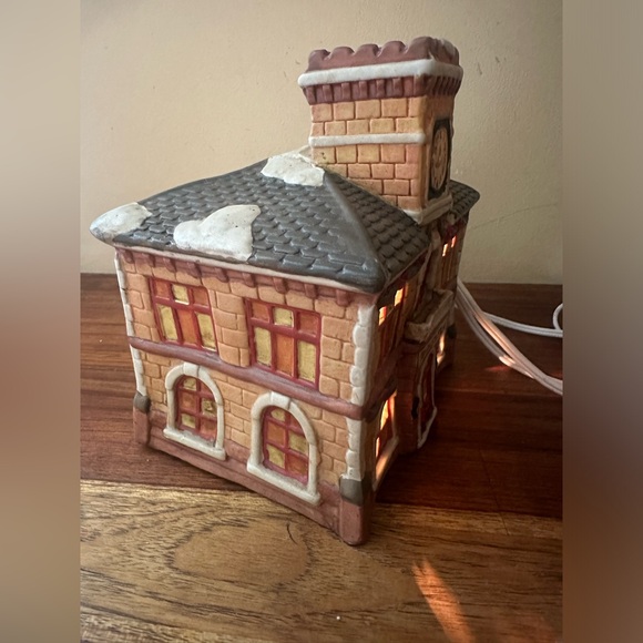 Winter Valley Cottages Christmas Village Lighted Train Station Porcelain In Box - Picture 5 of 12
